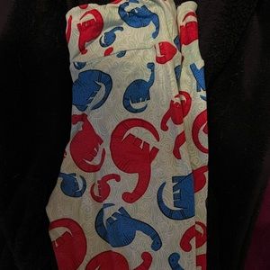 One size Lularoe Dino Leggings. New without tags.